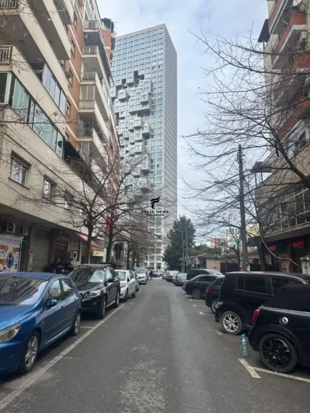 Tirane, jepet me qera dyqan Kati 0, 46 m² 800 € (RRUGA E ELBASANIT)