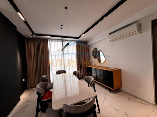 Durres, shitet apartament 3+1 Kati 6, 260 m² (Vollga)