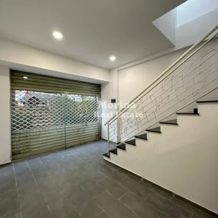 Tirane, shitet apartament 2+1 Kati 1, 151 m² 150.000 € (Fresku)