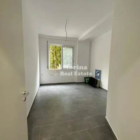Tirane, shitet apartament 2+1 Kati 1, 151 m² 150.000 € (Fresku)