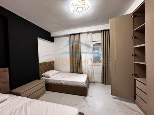 Durres, shitet apartament 3+1 Kati 6, 260 m² (Vollga)