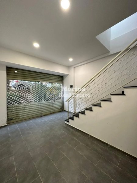 Tirane, shitet apartament 2+1 Kati 1, 151 m² 150.000 € (Fresku)