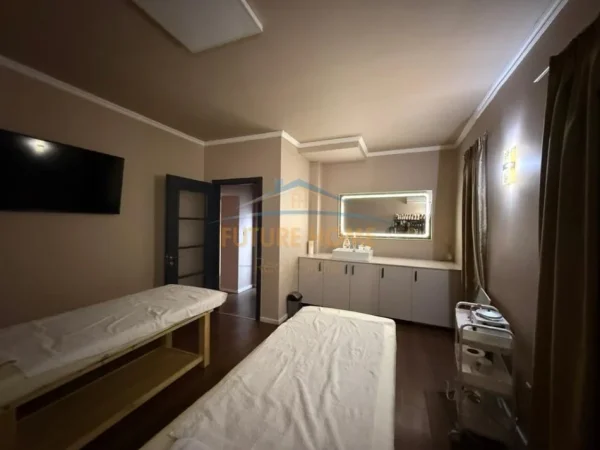 Tirane, shitet ambjent biznesi Kati 0, 115 m² 