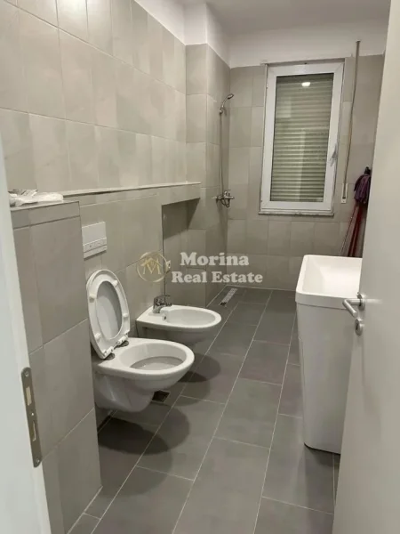 Tirane, shitet apartament 2+1 Kati 1, 151 m² 150.000 € (Fresku)