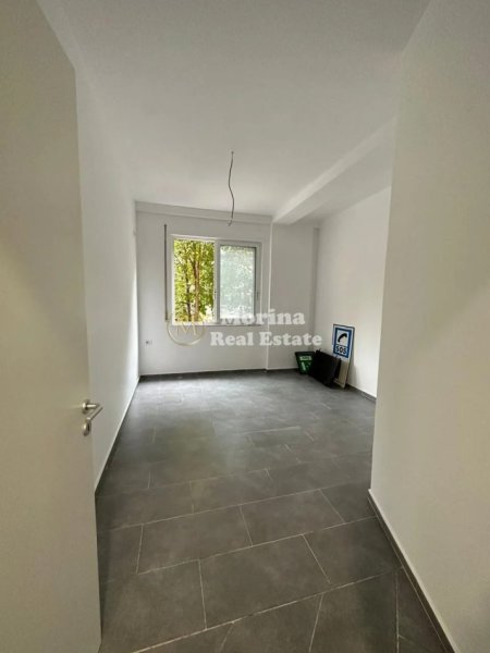Tirane, shitet apartament 2+1 Kati 1, 151 m² 150.000 € (Fresku)