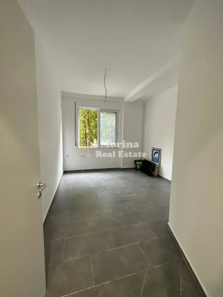 Tirane, shitet apartament 2+1 Kati 1, 151 m² 150.000 € (Fresku)