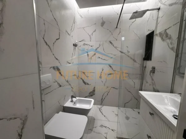 Durres, shitet apartament 3+1 Kati 6, 260 m² (Vollga)