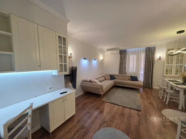 Tirane, jepet me qera apartament 3+1 Kati 2, 118 m² 900 € (Eleonora, njesia 13)