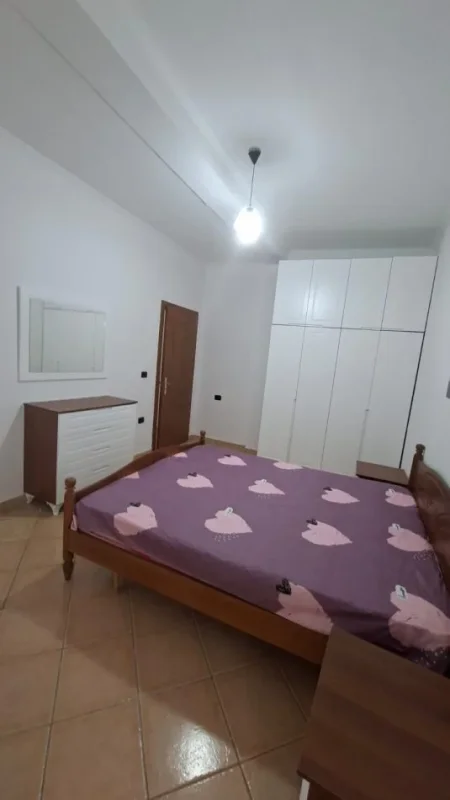 Tirane, jepet me qera apartament 1+1+Ballkon Kati 2, 60 m² 380 € (Rruga 5 maji)