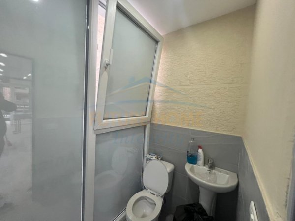Tirane, jepet me qera ambjent biznesi Kati 1, 55 m² 1.500 € (Rruga Irfan Tomini)