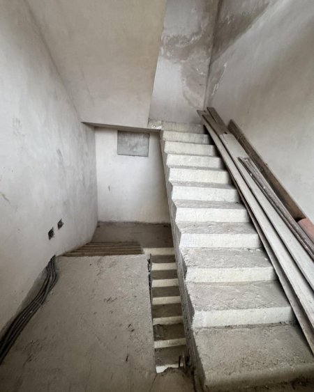 Tirane, shes Vile 2 Kate , 306 m², 243 m2 truall 190.000 € (Kodra e Priftit)