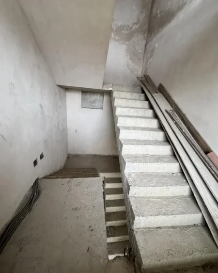 Tirane, shes Vile 2 Kate , 306 m², 243 m2 truall 190.000 € (Kodra e Priftit)