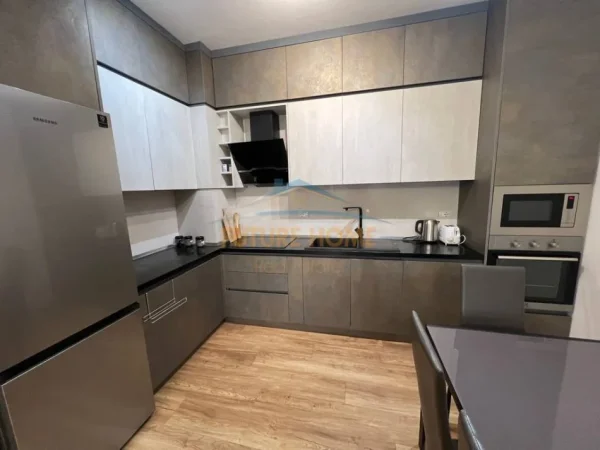 Tirane, jepet me qera apartament 2+1 Kati 8, 98 m² 1.100 € (Rruga Qemal Stafa)