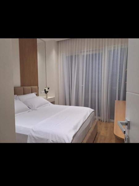 Tirane, jepet me qera apartament 1+1 Kati 2, 65 m² 550 € (KINOSTUDIO)