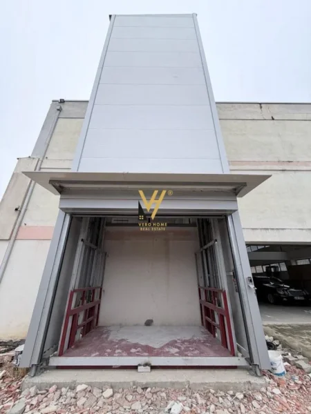 Tirane, jepet me qera kapanon Kati 0, 720 m² 720 € (VAQARR)