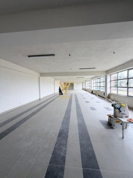 Tirane, jepet me qera kapanon Kati 0, 720 m² 720 € (VAQARR)