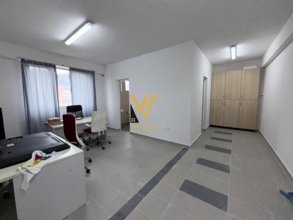 Tirane, jepet me qera kapanon Kati 0, 720 m² 720 € (VAQARR)