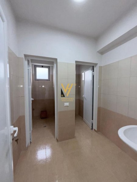 Tirane, jepet me qera kapanon Kati 0, 720 m² 720 € (VAQARR)