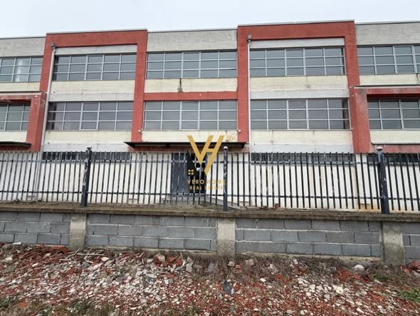 Tirane, jepet me qera kapanon Kati 0, 720 m² 720 € (VAQARR)