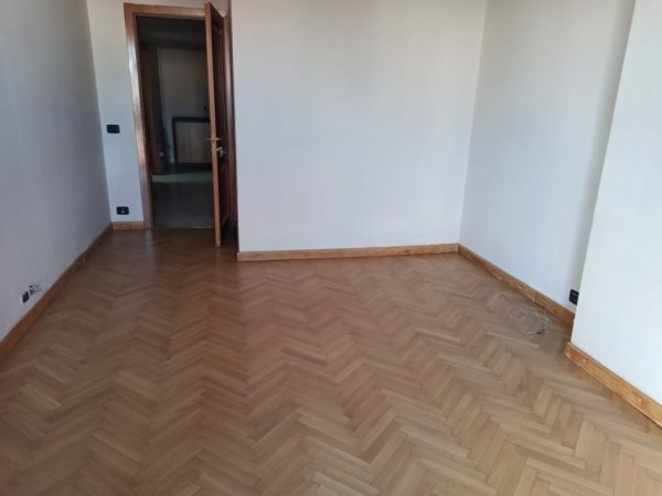 Tirane, jepet me qera zyre Kati 7, 130 m² 1.870 € 