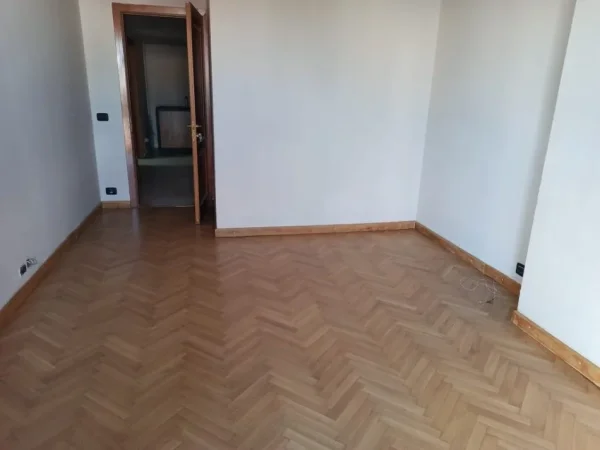 Tirane, jepet me qera zyre Kati 7, 130 m² 1.870 € 