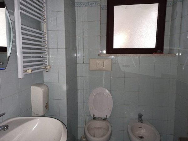 Tirane, jepet me qera zyre Kati 7, 130 m² 1.870 € 