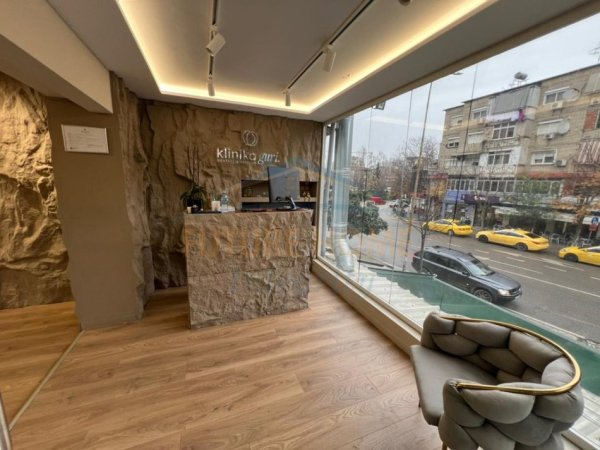 Tirane, jepet me qera ambjent biznesi Kati 1, 54 m² 1.500 € (Rruga Irfan Tomini)