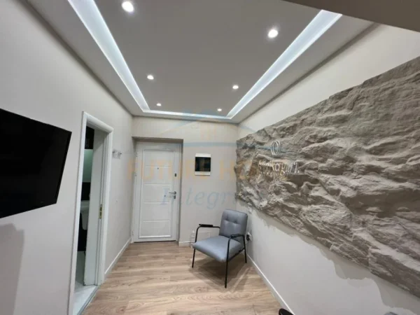 Tirane, jepet me qera ambjent biznesi Kati 1, 54 m² 1.250 € (Rruga Irfan Tomini)