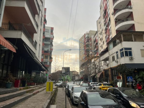 Tirane, jepet me qera ambjent biznesi Kati 0, 67 m² 901 € (prane Eco Market)