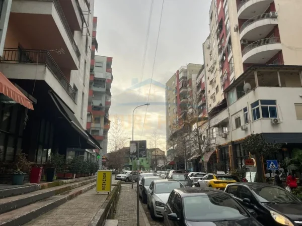 Tirane, jepet me qera ambjent biznesi Kati 0, 67 m² 901 € (prane Eco Market)