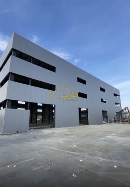 Tirane, jepet me qera ambjent biznesi Kati 0, 1.000 m² 6.000 € (VORE)