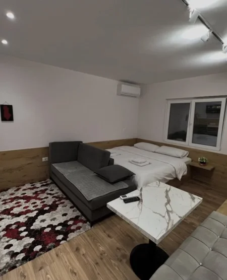 Tirane, jepet me qera garsonier 1+1 Kati 4, 38 m² 570 € (Qender)