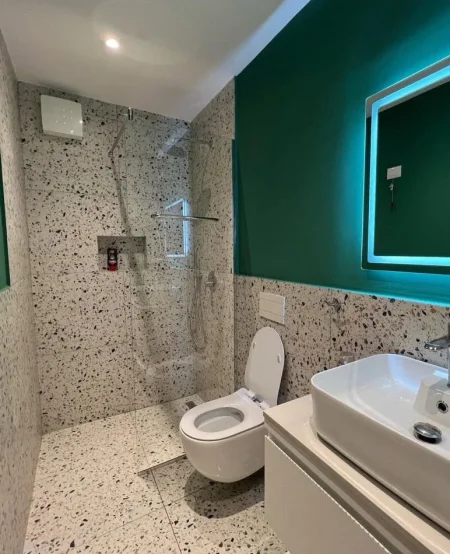 Tirane, jepet me qera garsonier 1+1 Kati 4, 38 m² 570 € (Qender)