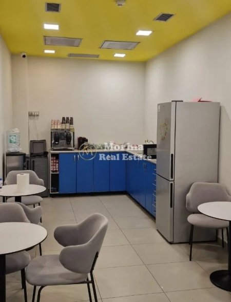 Tirane, jepet me qera ambjent biznesi Kati 2, 916 m² 18.000 € (Rruga e Kavajes)