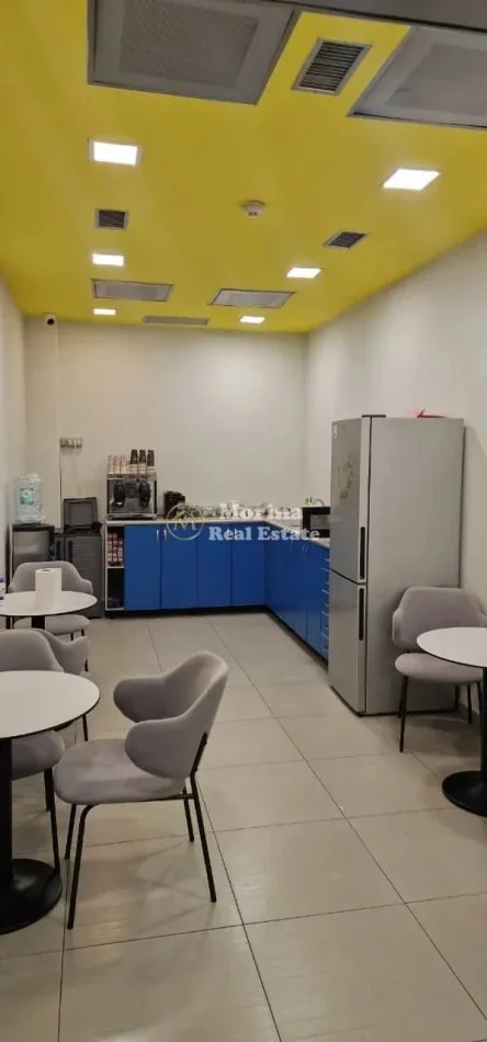 Tirane, jepet me qera ambjent biznesi Kati 2, 916 m² 18.000 € (Rruga e Kavajes)