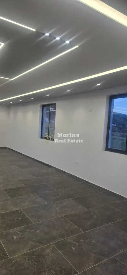 Tirane, jepet me qera ambjent biznesi Kati 2, 120 m² 800 € (Baldushk)