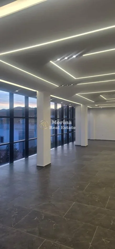 Tirane, jepet me qera ambjent biznesi Kati 2, 120 m² 800 € (Baldushk)