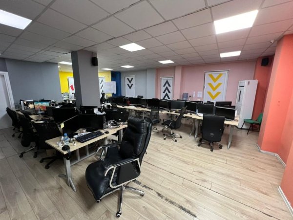 Tirane, jepet me qera zyre Kati 0, 515 m² 6.000 € (RRUGA E DIBRES)
