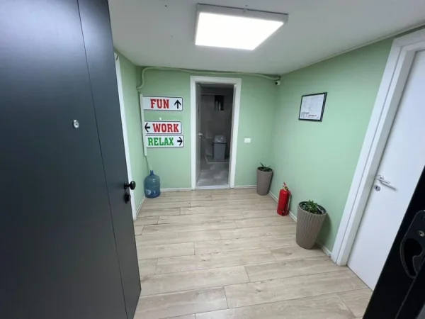 Tirane, jepet me qera zyre Kati 0, 515 m² 6.000 € (RRUGA E DIBRES)
