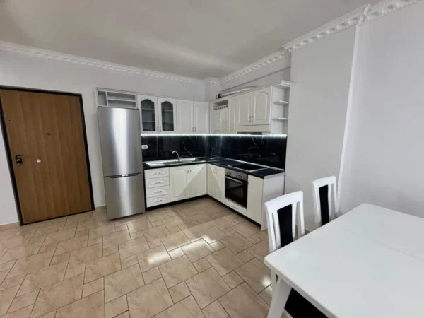 Durres, jepet me qera apartament 1+1+Ballkon Kati 5, 70 m² 500 € (durres)