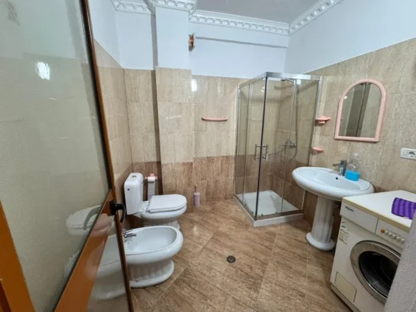 Durres, jepet me qera apartament 1+1+Ballkon Kati 5, 70 m² 500 € (durres)