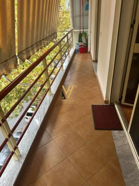 Tirane, jepet me qera apartament 2+1+Ballkon Kati 3, 90 m² 650 € (JORDAN MISJA)