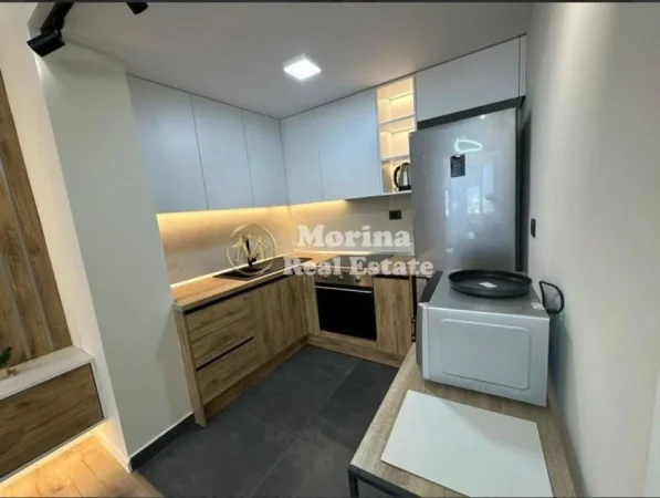 Tirane, jepet me qera apartament 1+1 Kati 11, 70 m² 800 € (Pazari i Ri)