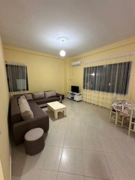 Tirane, jepet me qera apartament 1+1 Kati 2, 80 m² 450 € (VASIL SHANTO)