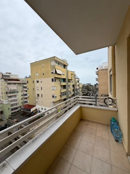 Durres, jepet me qera apartament 2+1+Ballkon Kati 5, 90 m² 400 € (plazh iliria)