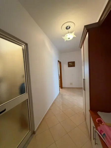 Durres, jepet me qera apartament 2+1+Ballkon Kati 5, 90 m² 400 € (plazh iliria)