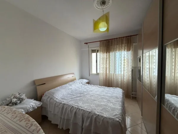 Durres, jepet me qera apartament 2+1+Ballkon Kati 5, 90 m² 400 € (plazh iliria)