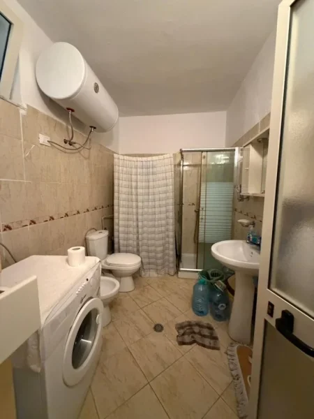 Durres, jepet me qera apartament 2+1+Ballkon Kati 5, 90 m² 400 € (plazh iliria)