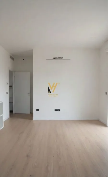 Tirane, jepet me qera zyre Kati 4, 106 m² 700 € (RRUGA E BARRIKADAVE)
