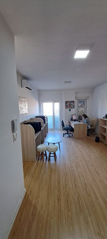 Tirane, jepet me qera zyre Kati 4, 67 m² 550 € (Rruga Panorama)
